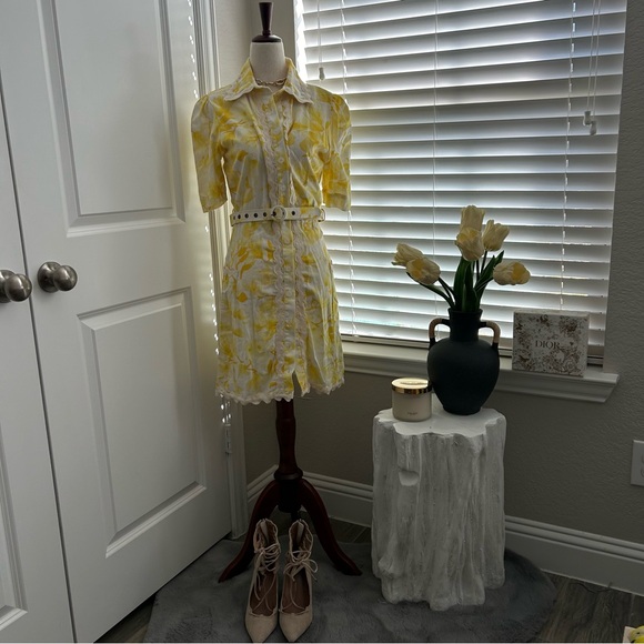 VESTIDO CURTO VERCELLI AMARELO Yellow Dress - Picture 3 of 10